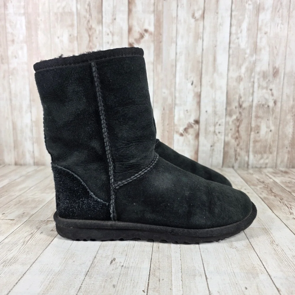 UGG‎ Australia Women Black Suede Sheepskin Lined Boots Size 6 Style 5825